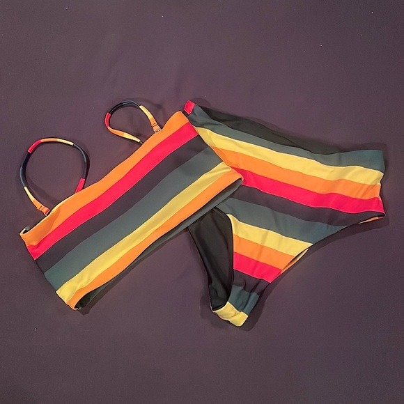 Reversible Retro Bikini - Picture 2 of 6